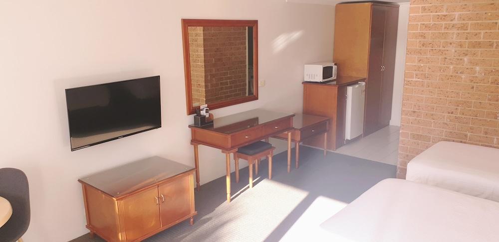Marina Motel