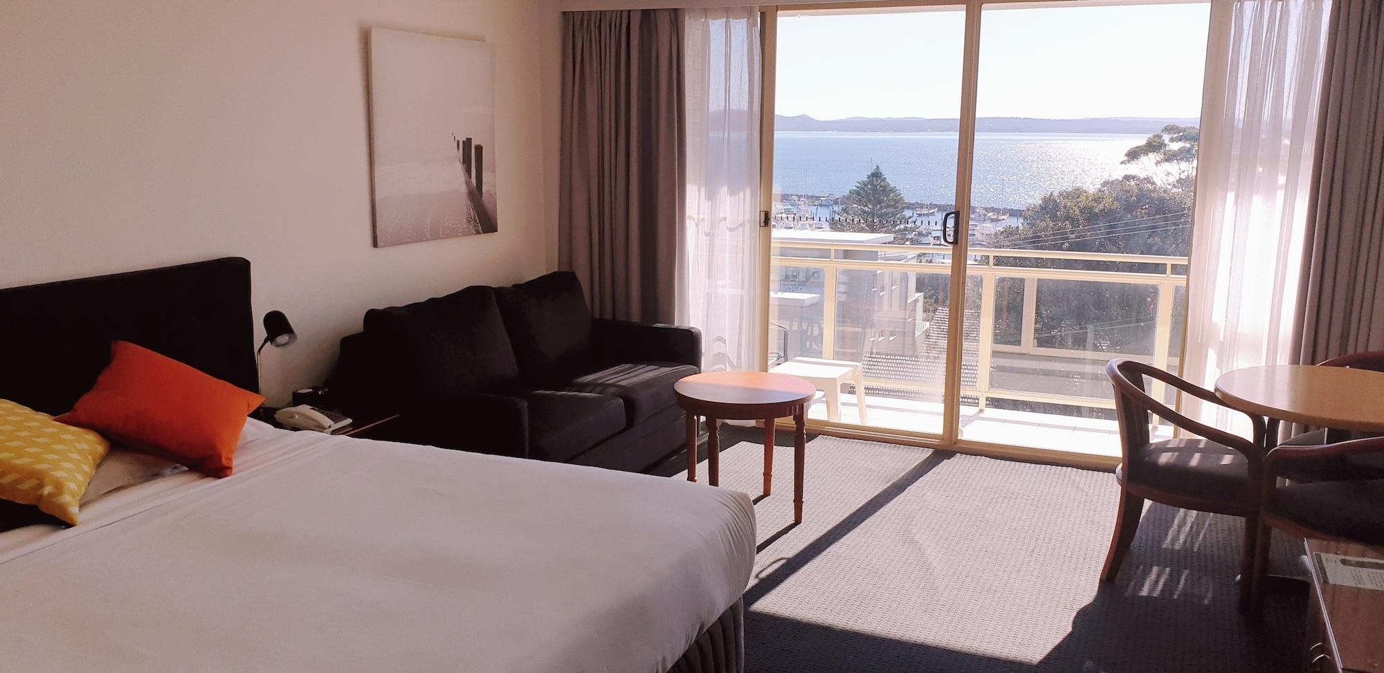 Marina Motel 4*